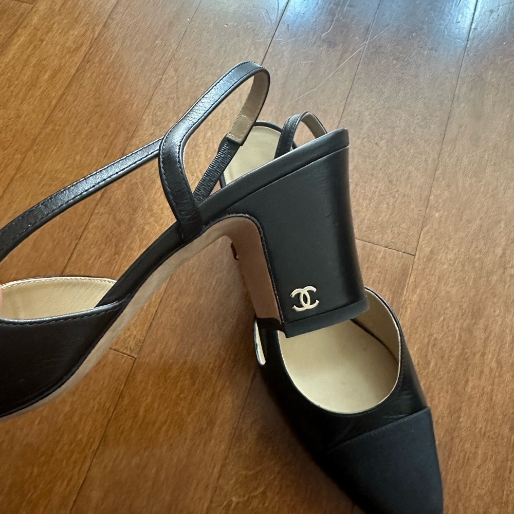 CHANEL Black Heels with Slingback and Ankle Strap - Picture 2 of 4